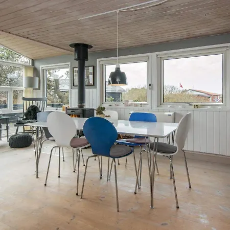 Сasa de vacaciones Three-bedroom Holiday In 8