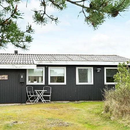 Сasa de vacaciones Three-bedroom Holiday In 8